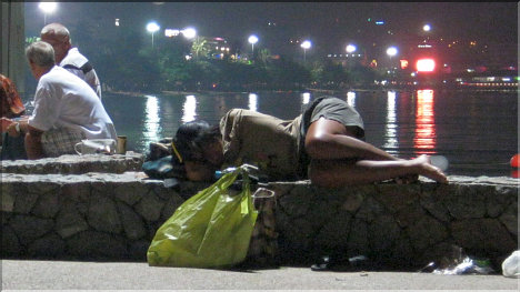 Obviously Thai people can sleep anywhere...