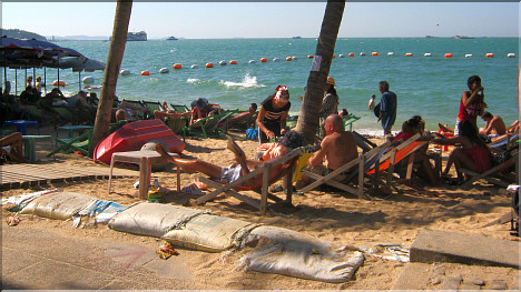Pattaya Mayor brings even more Traffic to Pattaya's Beach