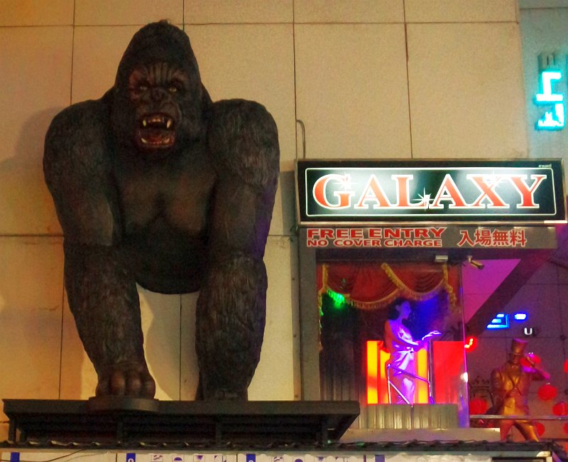 King Kong goes Walking Street