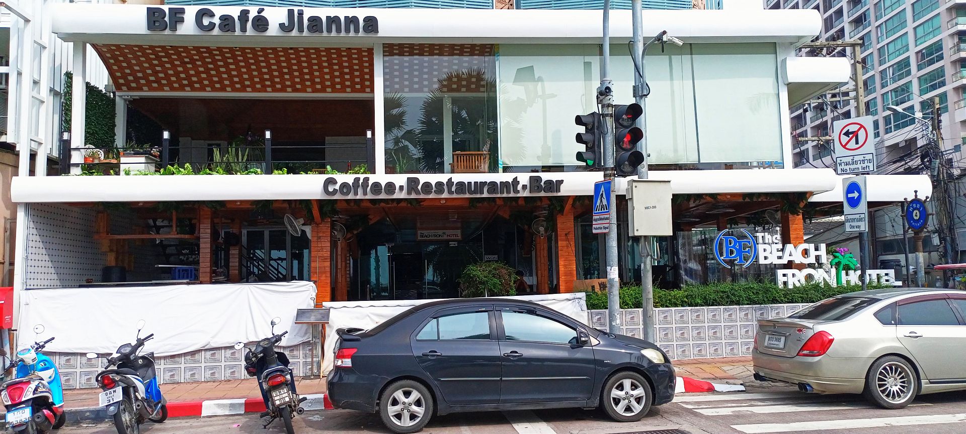 Café Jianna at the Beach Front Hotel