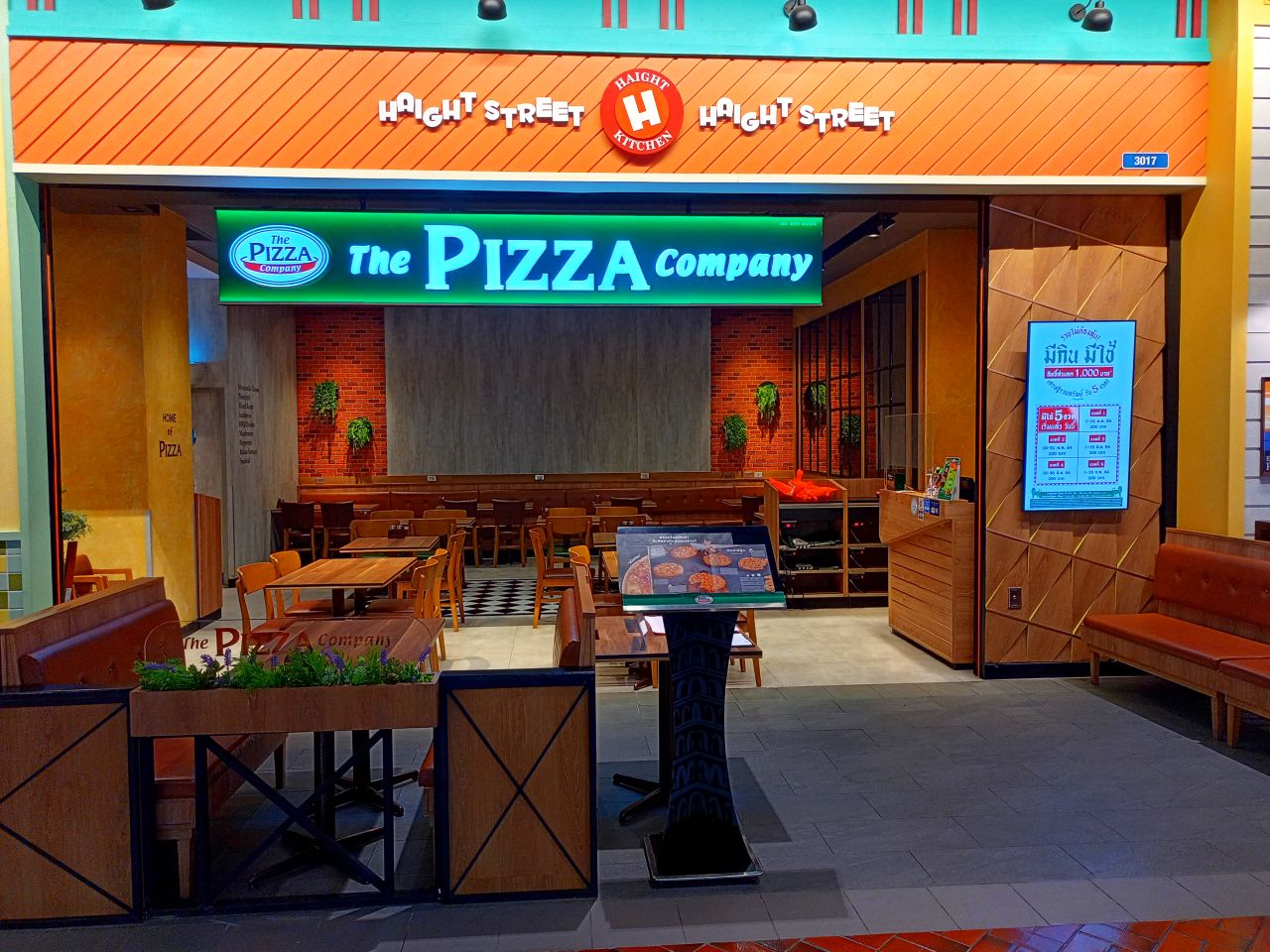 Terminal21: Pizza Company reopens