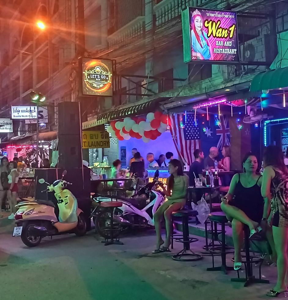 Let's Go Bar, Soi Chaiyapoon Pattaya