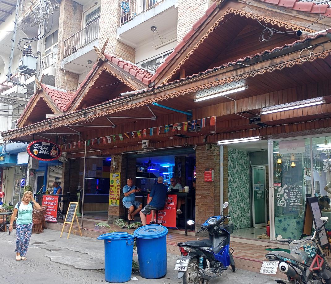 Teddy Rox, Soi Post Office Pattaya