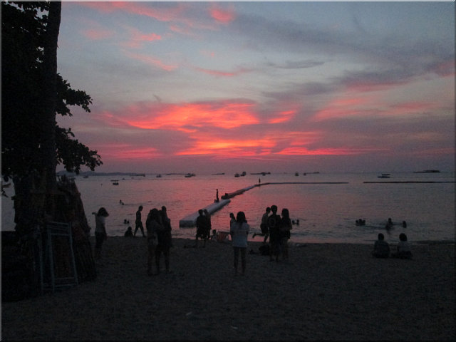NightWalker's Pattaya Picture Show: Pattaya Beach 2014